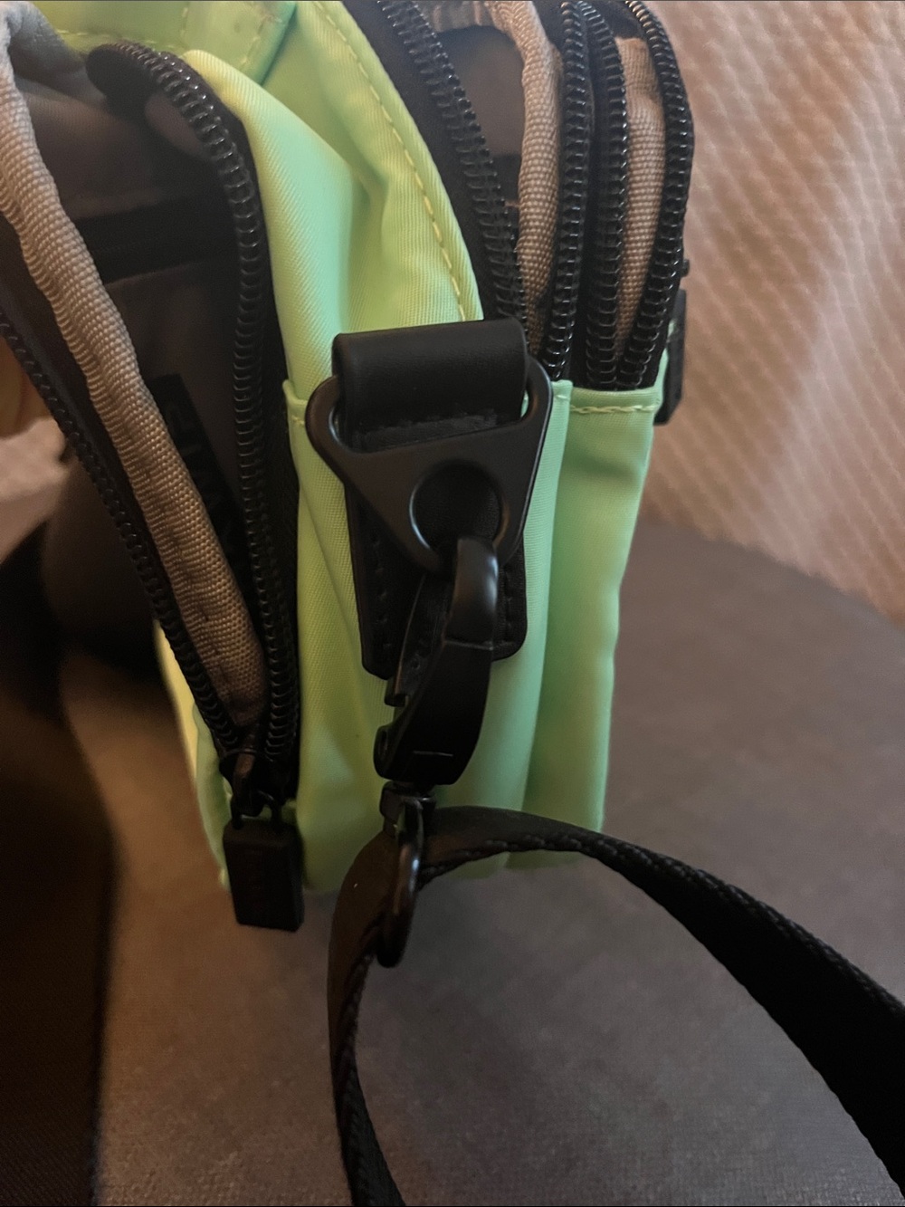 IHKWIP Bright Mint Green Crossbody Bag - Picture 6 of 6